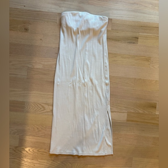Old Navy Strapless Midi Dress - Picture 1 of 1